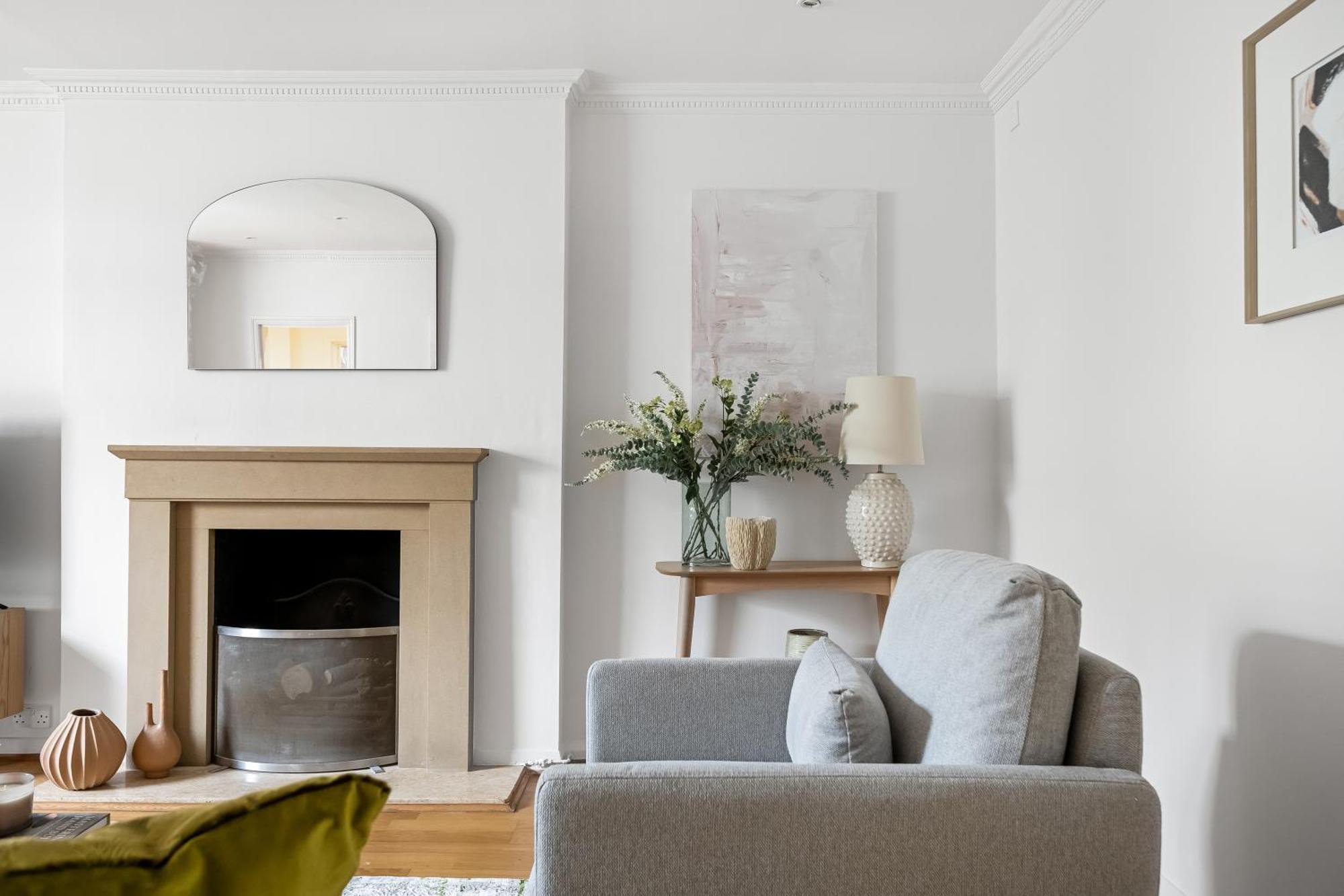 Stylish 2 Bed 2 Bath - Private Garden